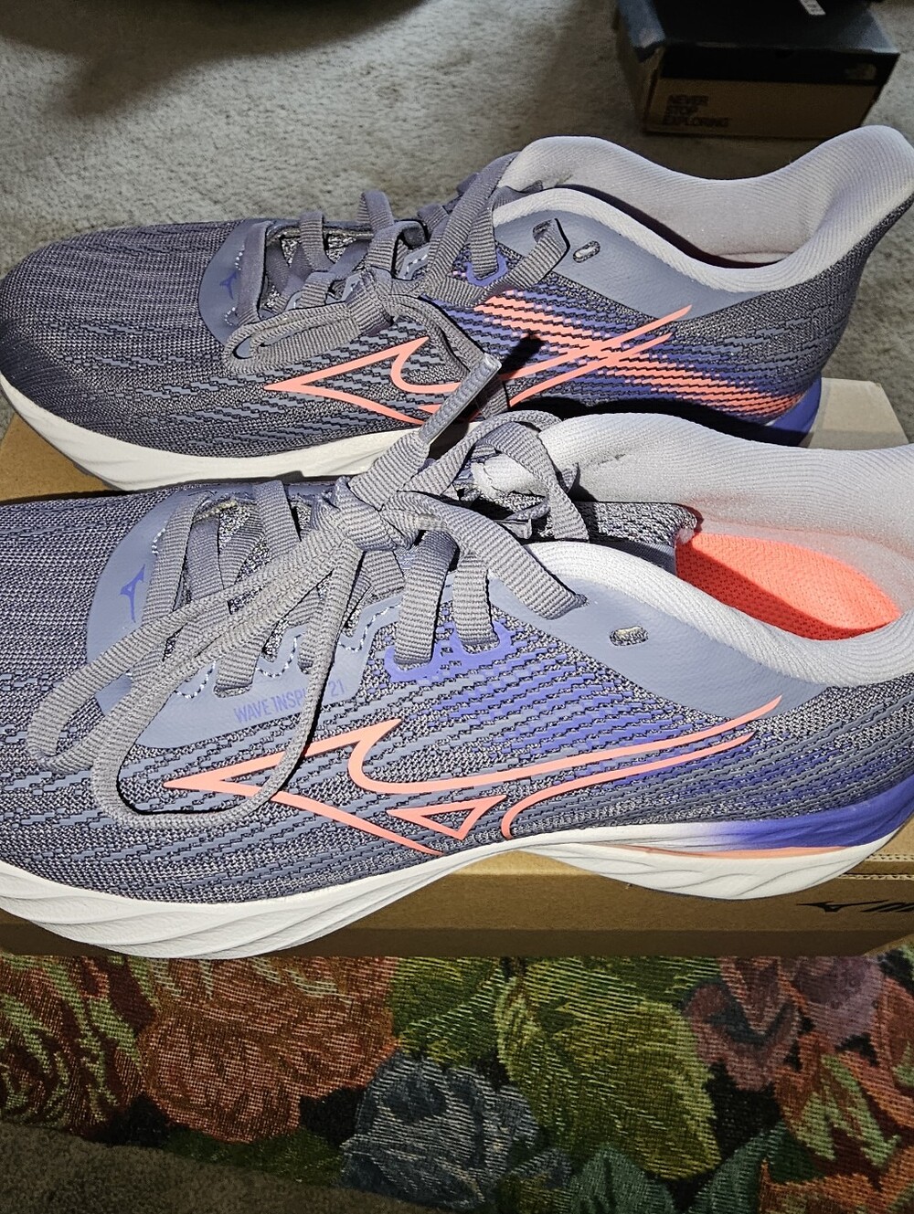 Mizuno Women's Wave Inspire Running Shoe - Lavender with Coral Highlights Size 6